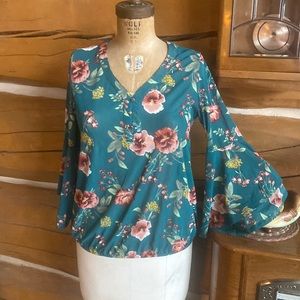 Ember Blouse M Bell sleeve